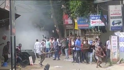 মানিকগঞ্জে পুলিশ ও বিএনপির সংঘর্ষ