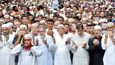গায়েবানা জানাজায় বিএনপি নেতারা