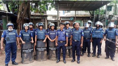 মোতায়েন করা হয়েছে পুলিশ