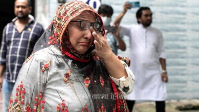 কান্নার জন্য কথাই বলতে পারলেন না সুচরিতা/ ছবি: সাজ্জাদ হোসেন