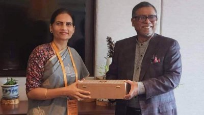 ভুটানের পারোতে স্বাস্থ্যমন্ত্রী জাহিদ মালেক ও স্বাস্থ্য প্রতিমন্ত্রী ড. ভারতী প্রভীন পাওয়ার
