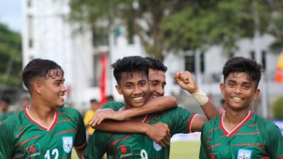 মিরাজুল ইসলাম (৯ নম্বর জার্সি) পেয়েছেন হ্যাটট্রিক