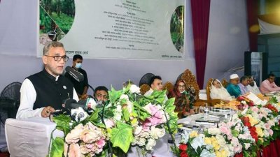 রাবারভিত্তিক শিল্পপণ্য মেলার উদ্বোধনী অনুষ্ঠানে বক্তব্য রেখেছেন পরিবেশমন্ত্রী