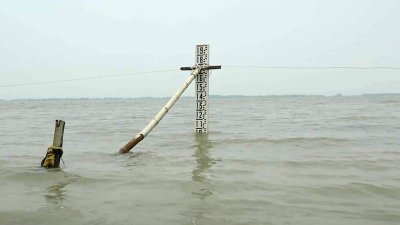 যমুনা নদীতে পানি বিপৎসীমার ওপর দিয়ে প্রবাহিত হচ্ছে