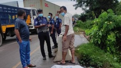 মহাসড়কের পাশের ঝোপে মিললো অজ্ঞাত যুবকের লাশ 