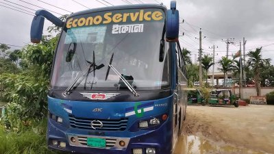 দুর্ঘটনাকবলিত বাস