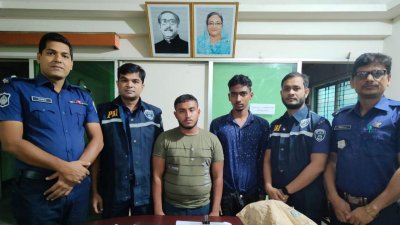 গ্রেফতার আসামিদের দুই জন