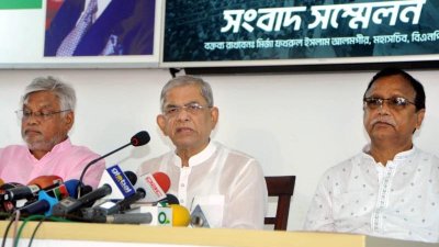 পুলিশ সন্ত্রাসীদের পক্ষ নিয়েছে : মির্জা ফখরুল