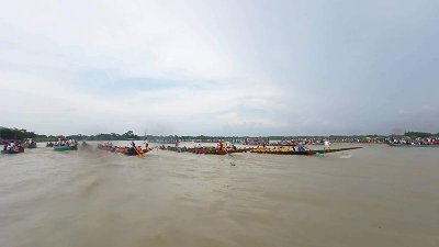 নৌকাবাইচে অংশ নেয় ১৮টি নৌকা