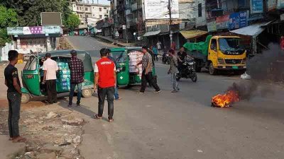 রাঙামাটিতে অনির্দিষ্টকালের জন্য ডাকা অটোরিকশা ধর্মঘট চলছে
