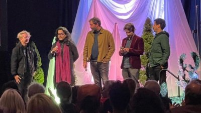 ক্যামডেনের মঞ্চে কামার ও অন্যরা