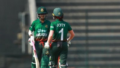 নিগার সুলতানা ও মুর্শিদা খাতুন গড়েন অবিচ্ছিন্ন ১৩৮ রানের জুটি
