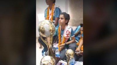 দেশের মাটিতে নেমেই চ্যাম্পিয়নদের লাইভ