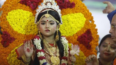 দুই বছর পর রাজধানীর গোপীবাগের রামকৃষ্ণ মঠে কুমারী পূজা অনুষ্ঠিত হয়। (ছবি: সাজ্জাদ হোসেন)
