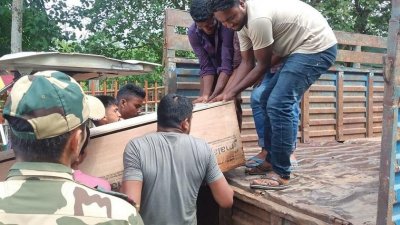 চ্যাংড়াবান্ধা সীমান্তে মৃত আল আমিনের লাশ হস্তান্তর