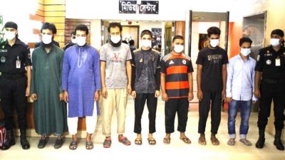 কুমিল্লায় বাড়ি থেকে নিখোঁজ চার তরুণসহ সাত জনকে জঙ্গি সম্পৃক্ততার অভিযোগে গ্রেফতার করা হয়