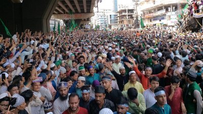 পবিত্র ঈদে মিলাদুন্নবীর (স.) এবারের জশনে জুলুসে লাখ লাখ মানুষ অংশ নিয়েছেন