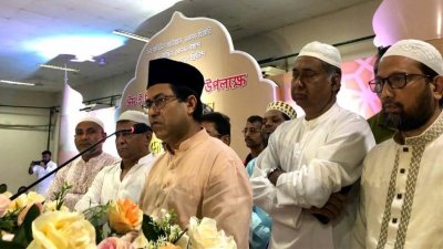 ঈদে মিলাদুন্নবী উপলক্ষে আলোচনা সভায় বক্তব্য দেন মেয়র শেখ ফজলে নূর তাপসবক্তব্য দেন