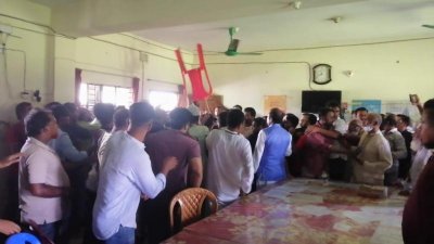 আওয়ামী লীগের দুই গ্রুপের সংঘর্ষ
