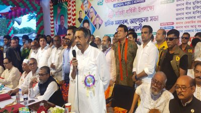 বাগেরহাট জেলা আওয়ামী লীগ কার্যালয়ের সামনে সমাবেশে বক্তব্য রেখেছেন সংসদ সদস্য শেখ হেলাল উদ্দিন