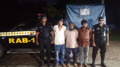 লিচু বাগান থেকে ঝুলন্ত লাশ উদ্ধারের ঘটনায় তিন জনকে গ্রেফতার করেছে র‌্যাব