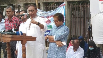 বিপ্লবী ওয়ার্কার্স পার্টির ঢাকা মহানগর সম্মেলনে বক্তব্য দিচ্ছেন সাইফুল হক
