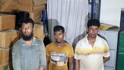 যশোরে অস্ত্র তৈরির কারখানা, সরঞ্জামসহ আটক ৩