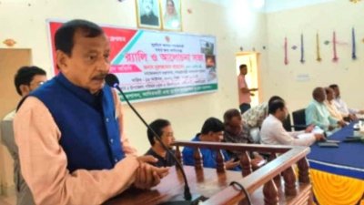 অনুষ্ঠানে বক্তৃতা করছেন সমাজকল্যাণমন্ত্রী নুরুজ্জামান আহমেদ