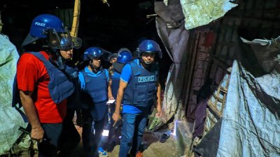 কক্সবাজারের উখিয়ার তাজনিমারখোলা ক্যাম্পে মুখোশ পরে দুই রোহিঙ্গা নেতাকে কুপিয়ে হত্যা