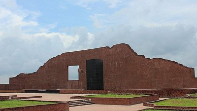 রায়েরবাজার শহীদ বুদ্ধিজীবী বধ্যভূমি-স্মৃতিসৌধ (ফাইল ছবি)