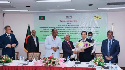 ব্রুনাইয়ের অর্থমন্ত্রীকে ফুল দিয়ে শুভেচ্ছা জানান এফবিসিসিআই’র সভাপতি