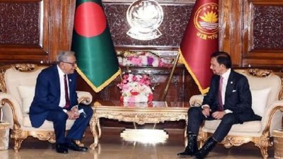 রাষ্ট্রপতি আবদুল হামিদের সঙ্গে ব্রুনাইয়ের সুলতান হাসানাল বলকিয়াহ মুইজ্জাদ্দিন ওয়াদ্দৌলাহ