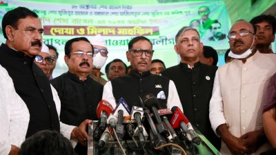 বনানী কবরস্থানে শেখ রাসেলের কবরে ফুল দিয়ে শ্রদ্ধা নিবেদন শেষে সাংবাদিকদের সামনে কথা বলেন ওবায়দুল কাদের