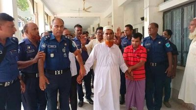 আদালতে আসামিরা