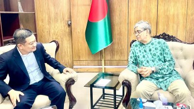 ইডটকো গ্রুপের গ্রুপ সিইও মোহাম্মদ আদলান আহমদ ও ডাক ও টেলিযোগাযোগ মন্ত্রী মোস্তাফা জব্বার