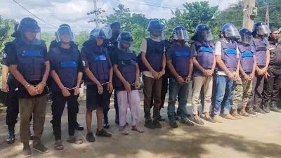 পাহাড়ি এলাকায় অভিযান চালিয়ে জঙ্গি ও বিচ্ছিন্নতাবাদী সংগঠনে যুক্ত ১০ জন গ্রেফতার