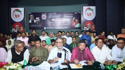 বিশেষ বর্ধিত সভায় বক্তব্য রাখেন যুবলীগের চেয়ারম্যান শেখ ফজলে শামস পরশ