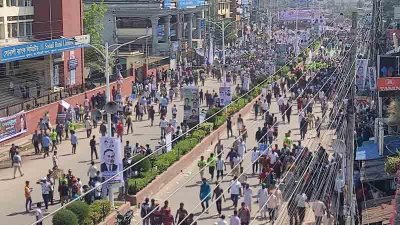 বিভিন্ন জেলা থেকে নেতা-কর্মীরা সমাবেশস্থলের দিকে ছুটছেন
