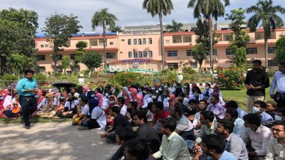 কর্মবিরতি স্থগিত করে আবারও কাজে ফিরেছেন ইন্টার্ন চিকিৎসকরা
