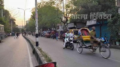 পাবলিক টয়লেটের অভাবে ভোগান্তিতে লাভ রোডের পথচারীরা