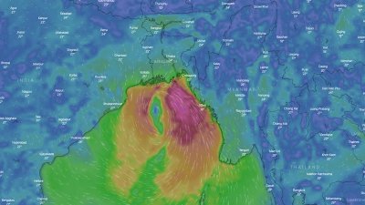 উপকূলের আরও কাছে ‘সিত্রাং’