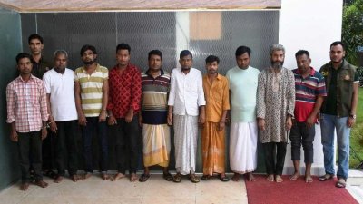 প্রতারক চক্রের ১০ সদস্যকে গ্রেফতার করে ডিএমপি’র গোয়েন্দা ওয়ারী বিভাগ