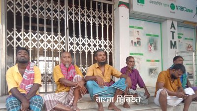 ঝড়ের ঝক্কি কাটিয়ে কাজে ফিরেছেন স্বল্প আয়ের মানুষ