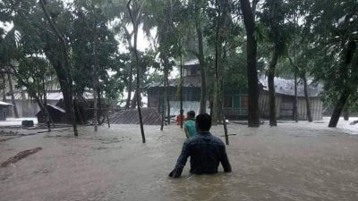 জোয়ারে প্লাবিত হয়েছে উপকূলের অনেক এলাকা