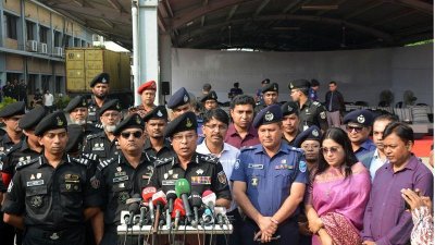 হিজরতের নামে ‘ব্রেইনওয়াশ’ করা হচ্ছে: র‌্যাব ডিজি