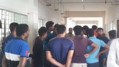 আহতরা উপ‌জেলা স্বাস্থ্য কম‌প্লে‌ক্সে চি‌কিৎসা নি‌য়ে‌ছেন