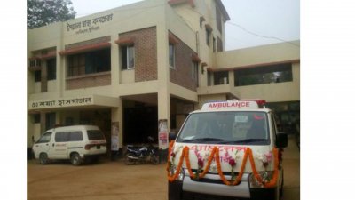 গৃহবধূকে উদ্ধার করে উপজেলা স্বাস্থ্য কমপ্লেক্সে ভর্তি করা হয়েছে