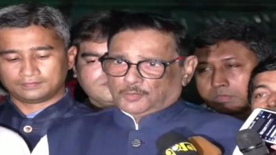 সাংবাদিকদের সঙ্গে কথা বলছেন ওবায়দুল কাদের (ছবি: সংগৃহীত)