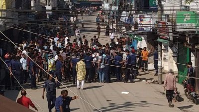 সভা চলাকালে আওয়ামী লীগের দুই গ্রুপের সংঘর্ষ