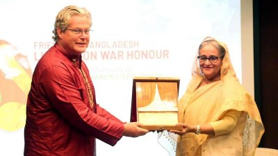 মার্কিন সিনেটরকে মরণোত্তর ‘ফ্রেন্ডস অব লিবারেশন ওয়ার অনার’ প্রদান